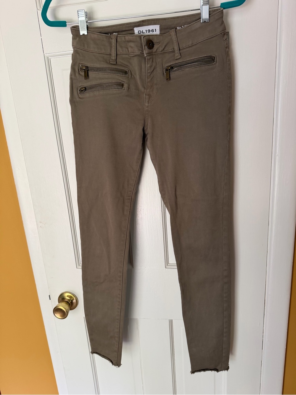 DL1961 JA x DL1961 No. 3 Instasculpt Skinny Jeans Size 26 Taupe Raw Hem